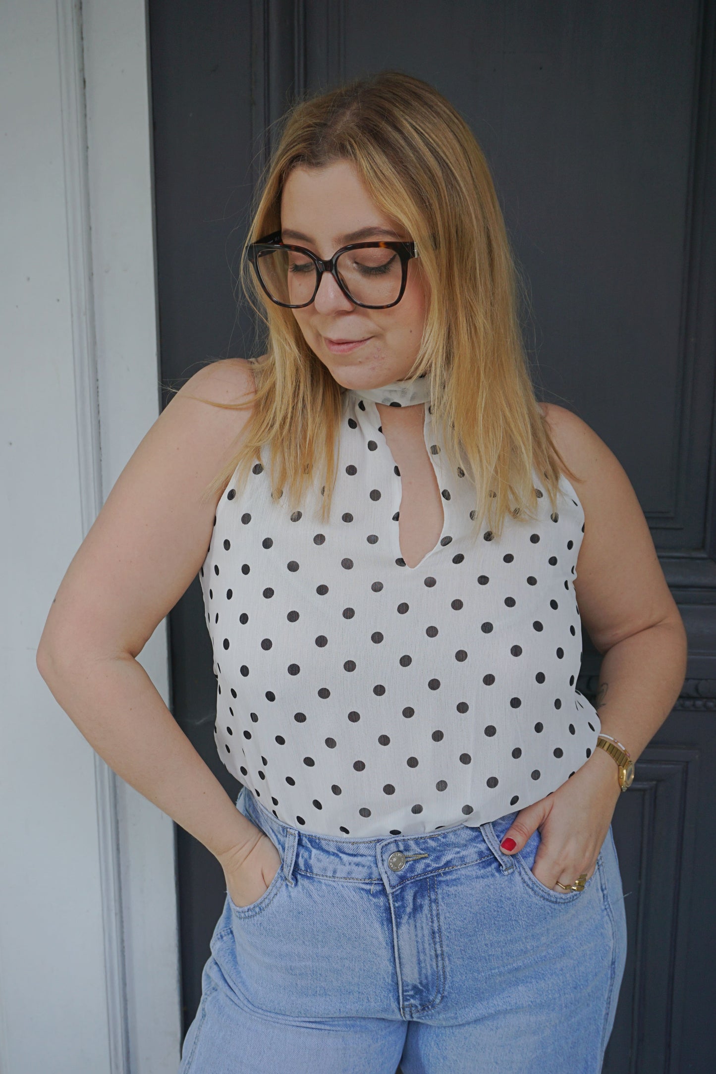 Blouse blanche à pois col lavallière