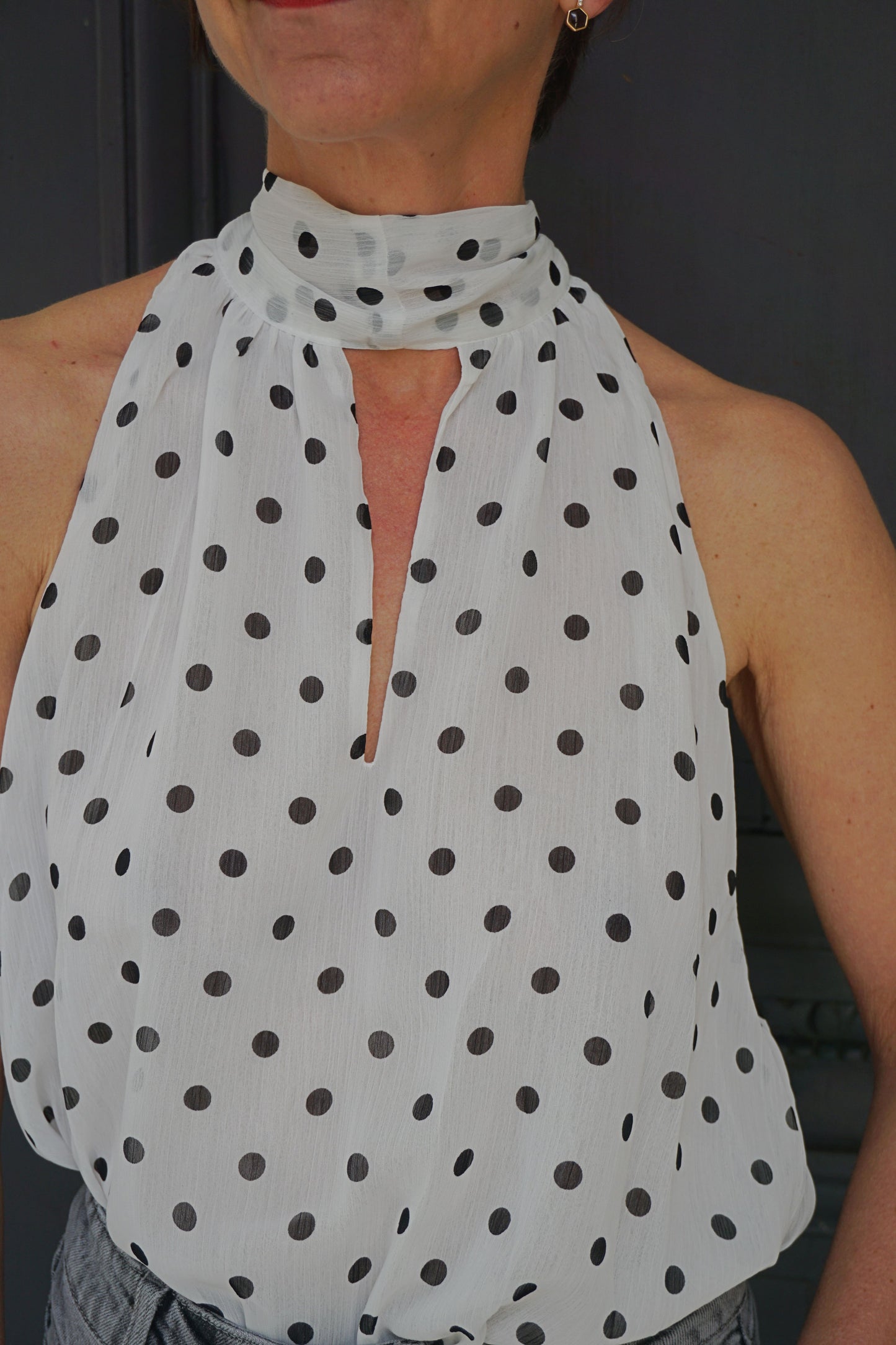Blouse blanche à pois col lavallière