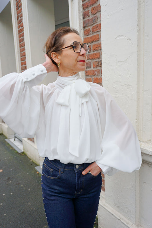 Blouse blanche col lavallière