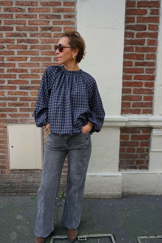 Blouse bleue marine dos nu à carreaux