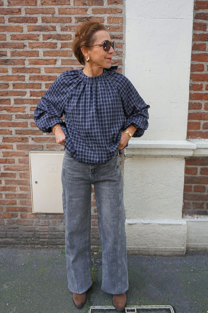 Blouse bleue marine dos nu à carreaux