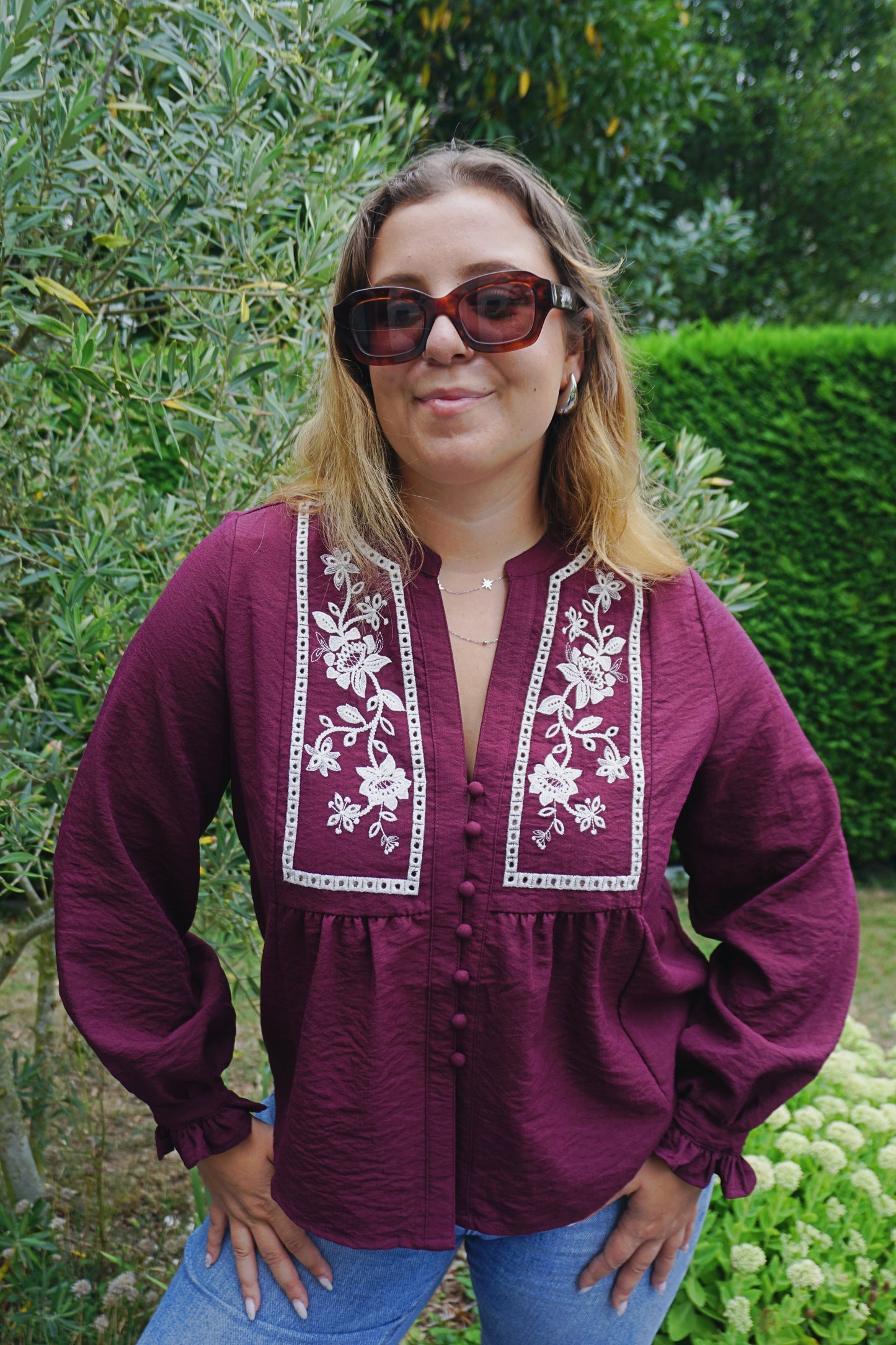Blouse bordeaux broderies fleurs