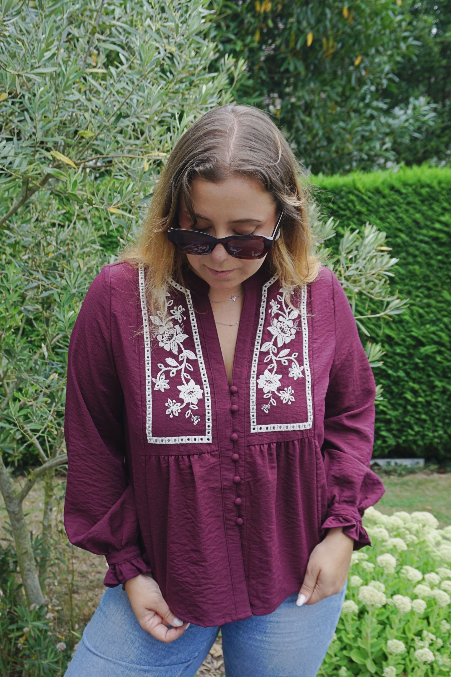 Blouse bordeaux broderies fleurs