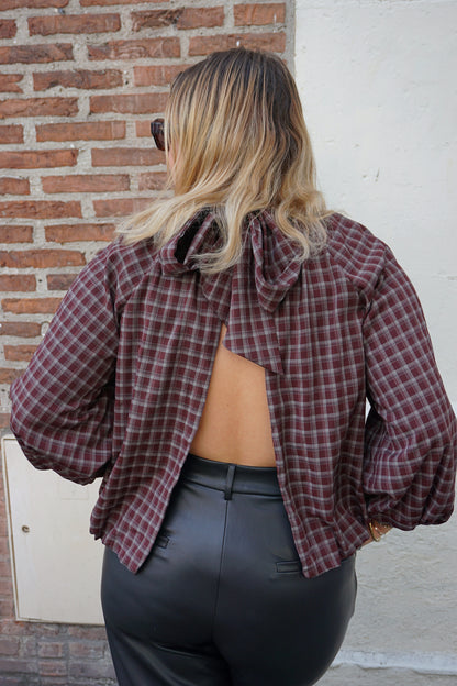Blouse bordeaux dos nu à carreaux