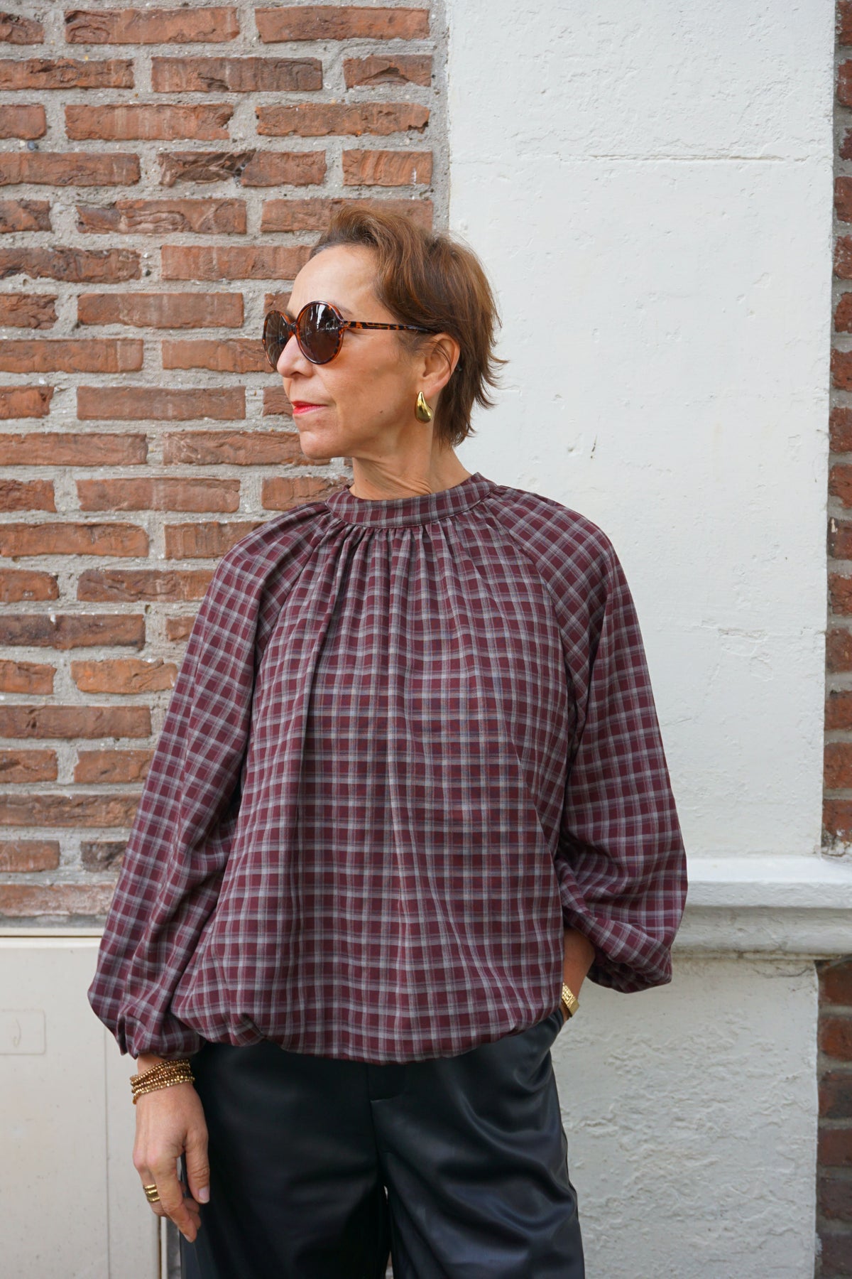 Blouse bordeaux dos nu à carreaux