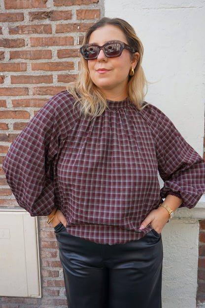 Blouse bordeaux dos nu à carreaux