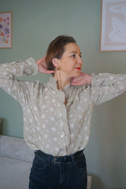 Blouse brodée vert sauge