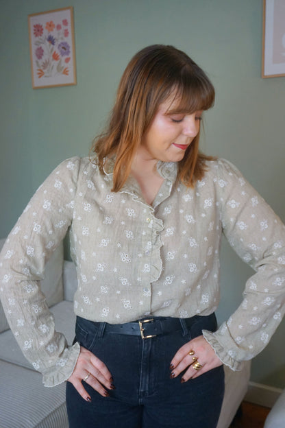 Blouse brodée vert sauge