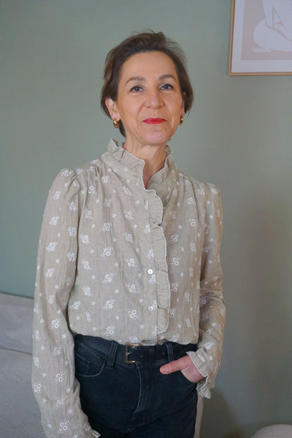 Blouse brodée vert sauge