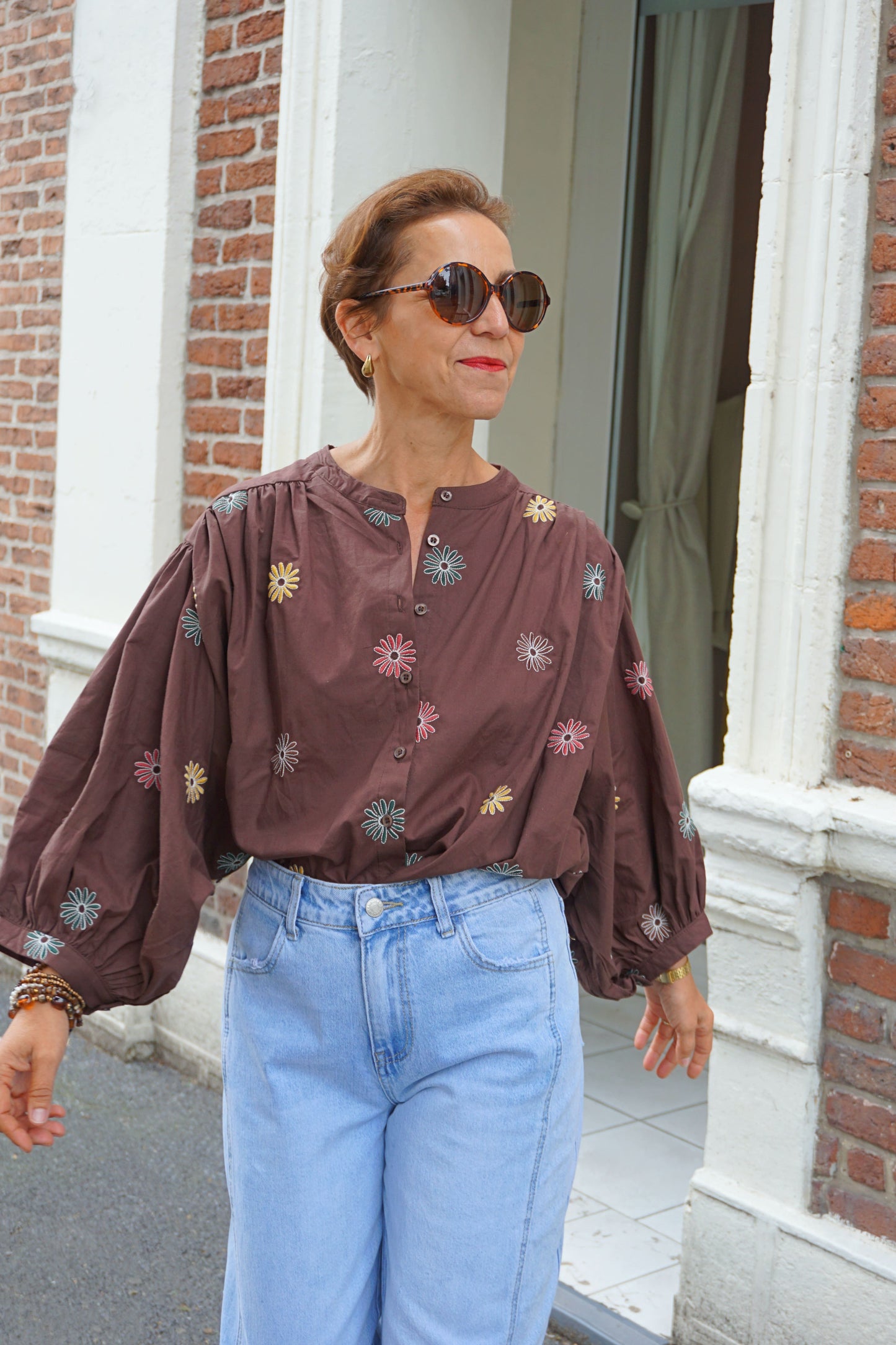 Blouse coton marron à fleurs brodées