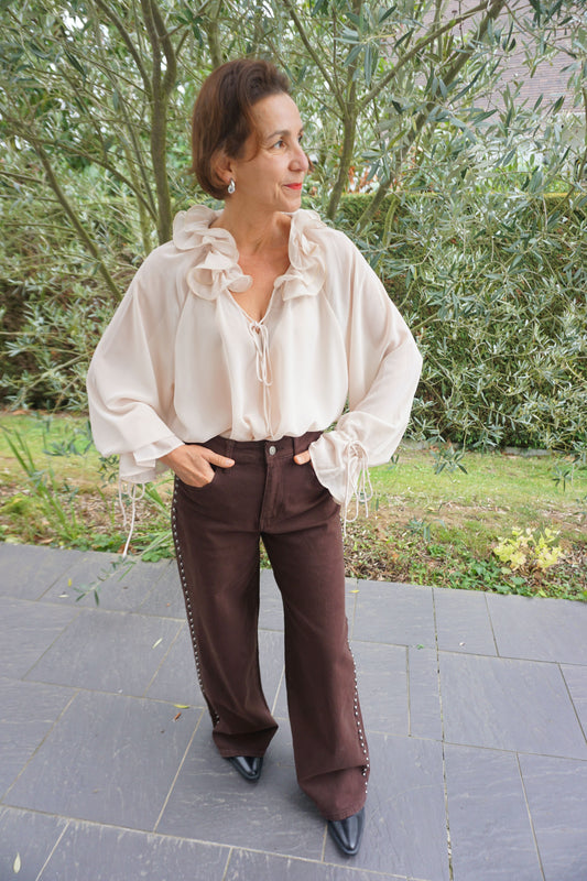 Blouse fluide beige col volant fleur