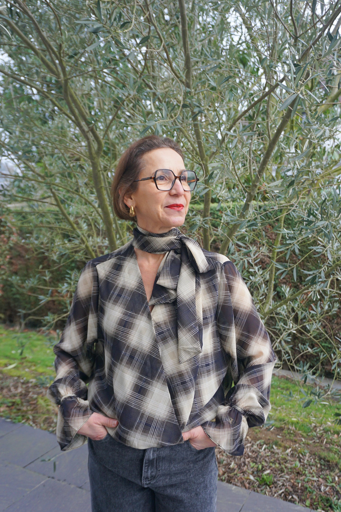 Blouse fluide col lavallière à carreaux