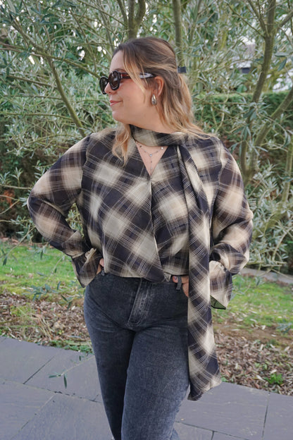 Blouse fluide col lavallière à carreaux