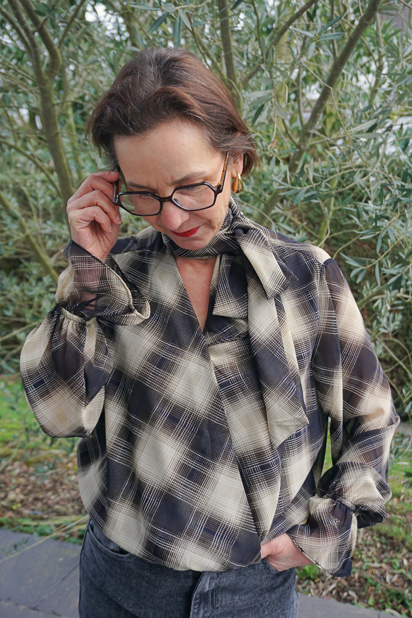 Blouse fluide col lavallière à carreaux