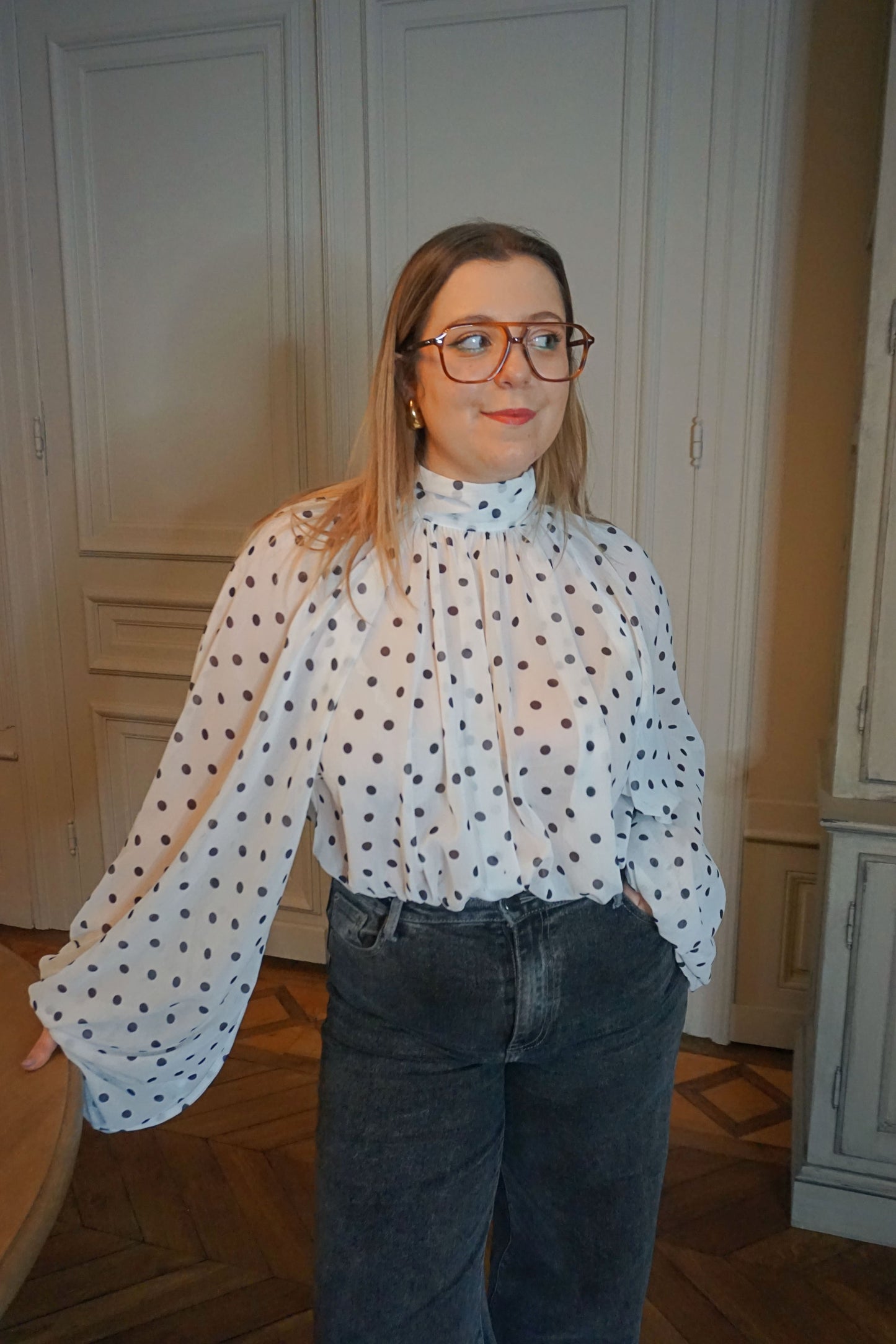Blouse fluide col lavallière à pois soie