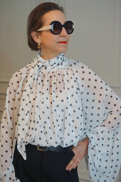 Blouse fluide col lavallière à pois soie