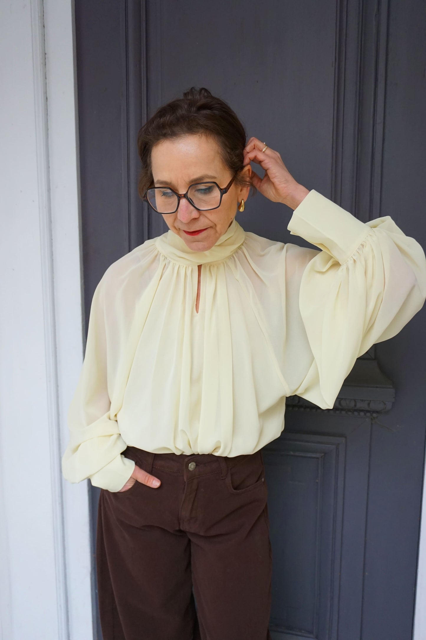 Blouse jaune col lavallière