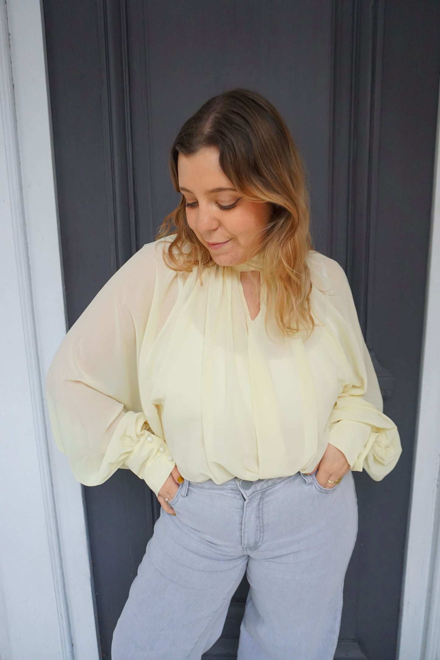 Blouse jaune col lavallière