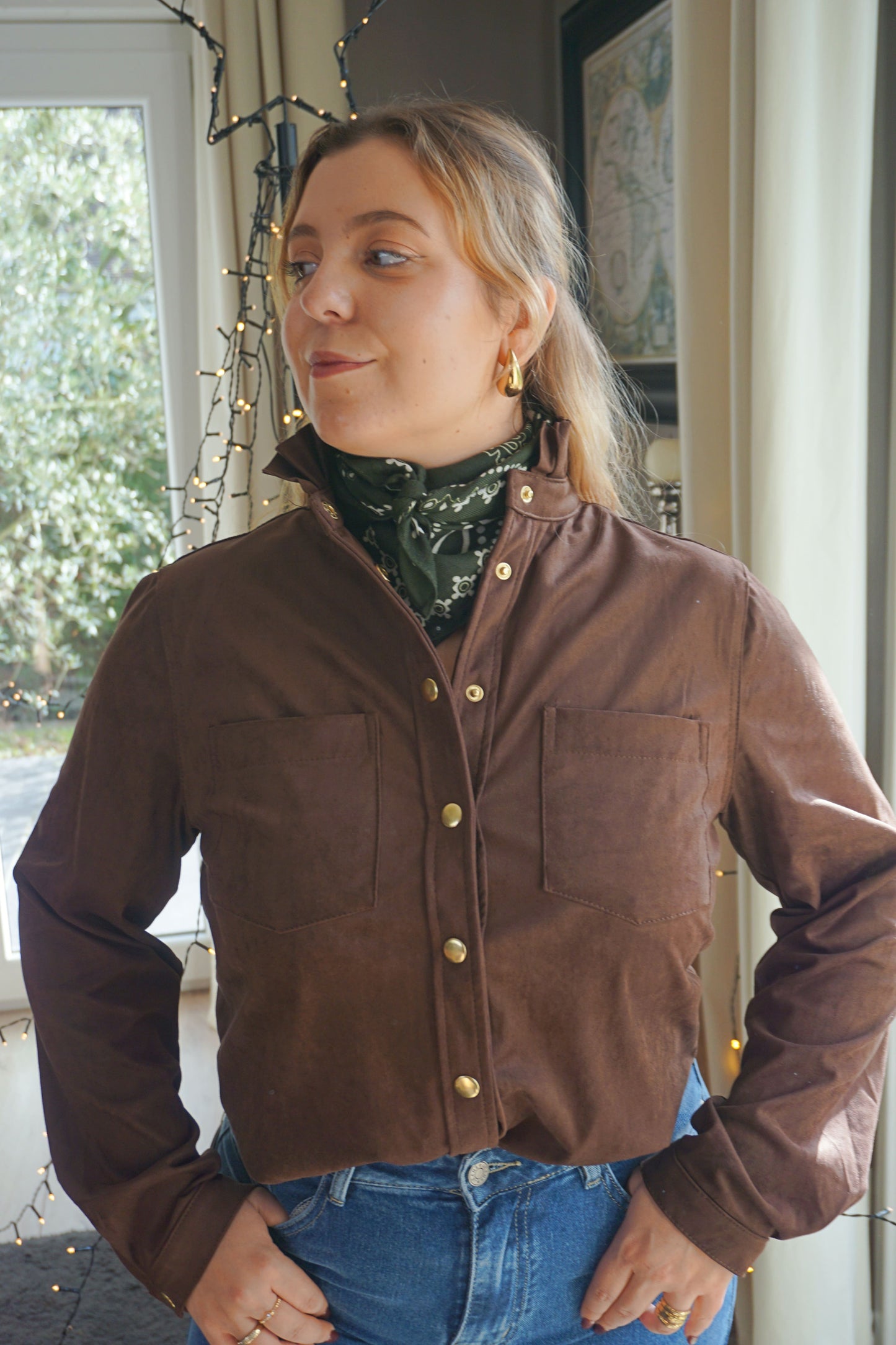 Blouse marron effet daim col volanté