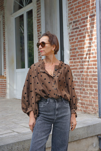 Blouse marron oversize à pois