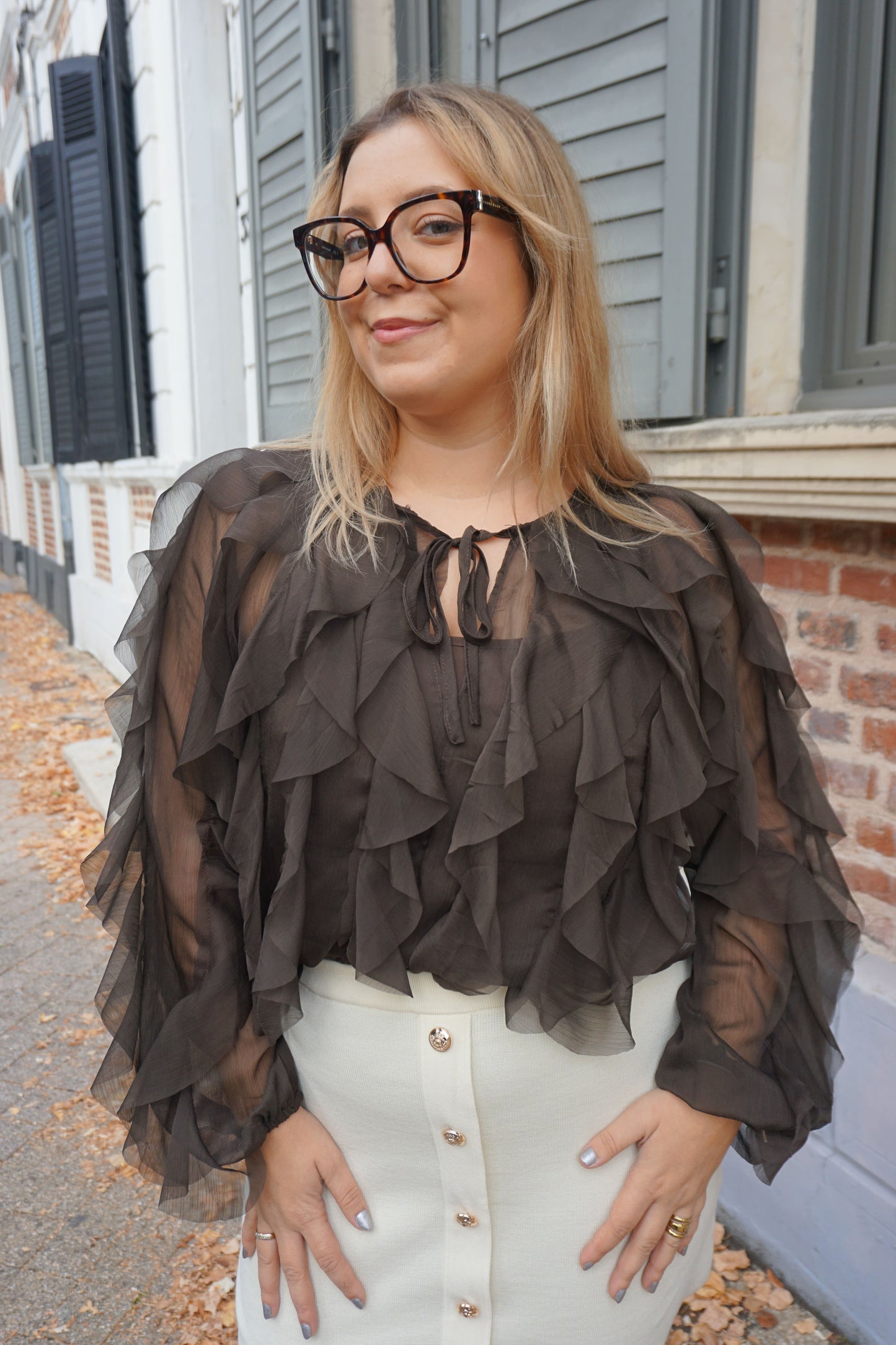 Blouse semi transparente marron volants