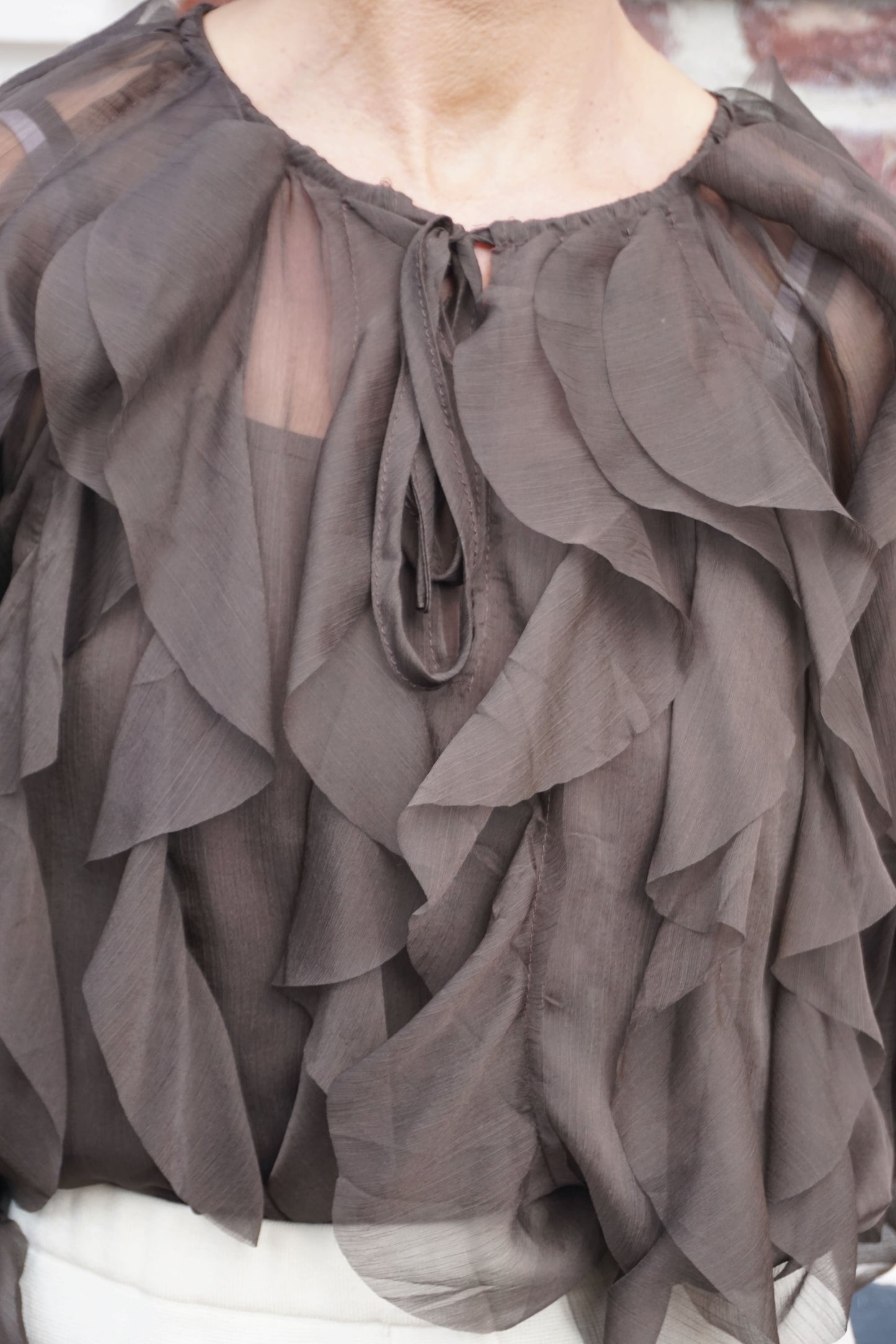 Blouse semi transparente marron volants