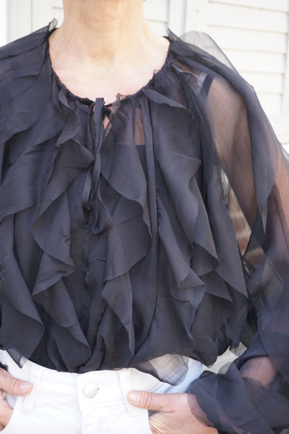 Blouse semi transparente noire volants