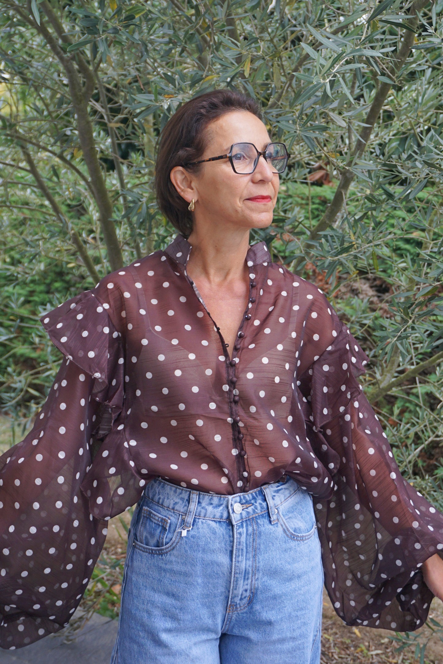Blouse transparente à pois marron