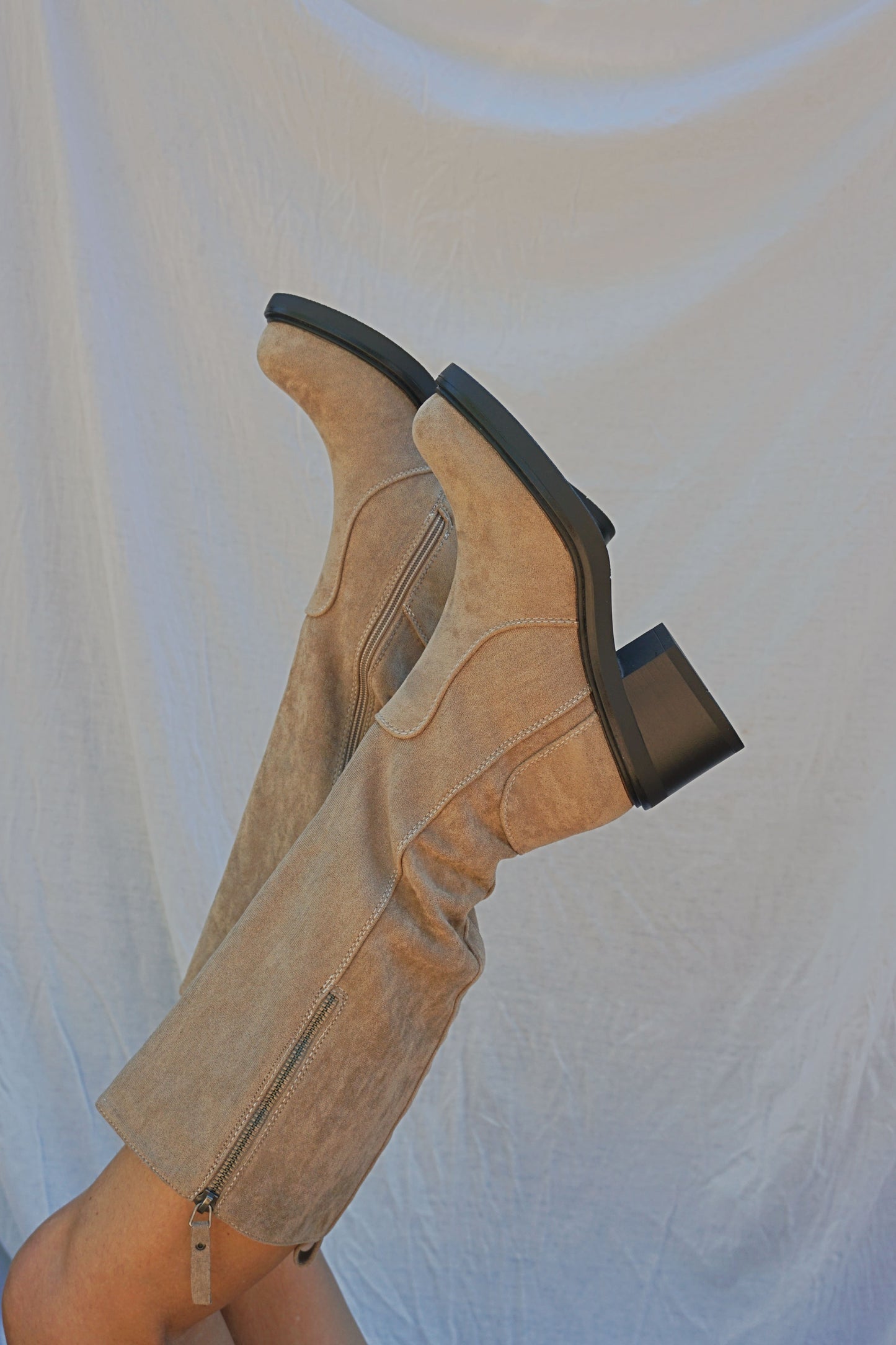 Bottes simili daim crème taupe