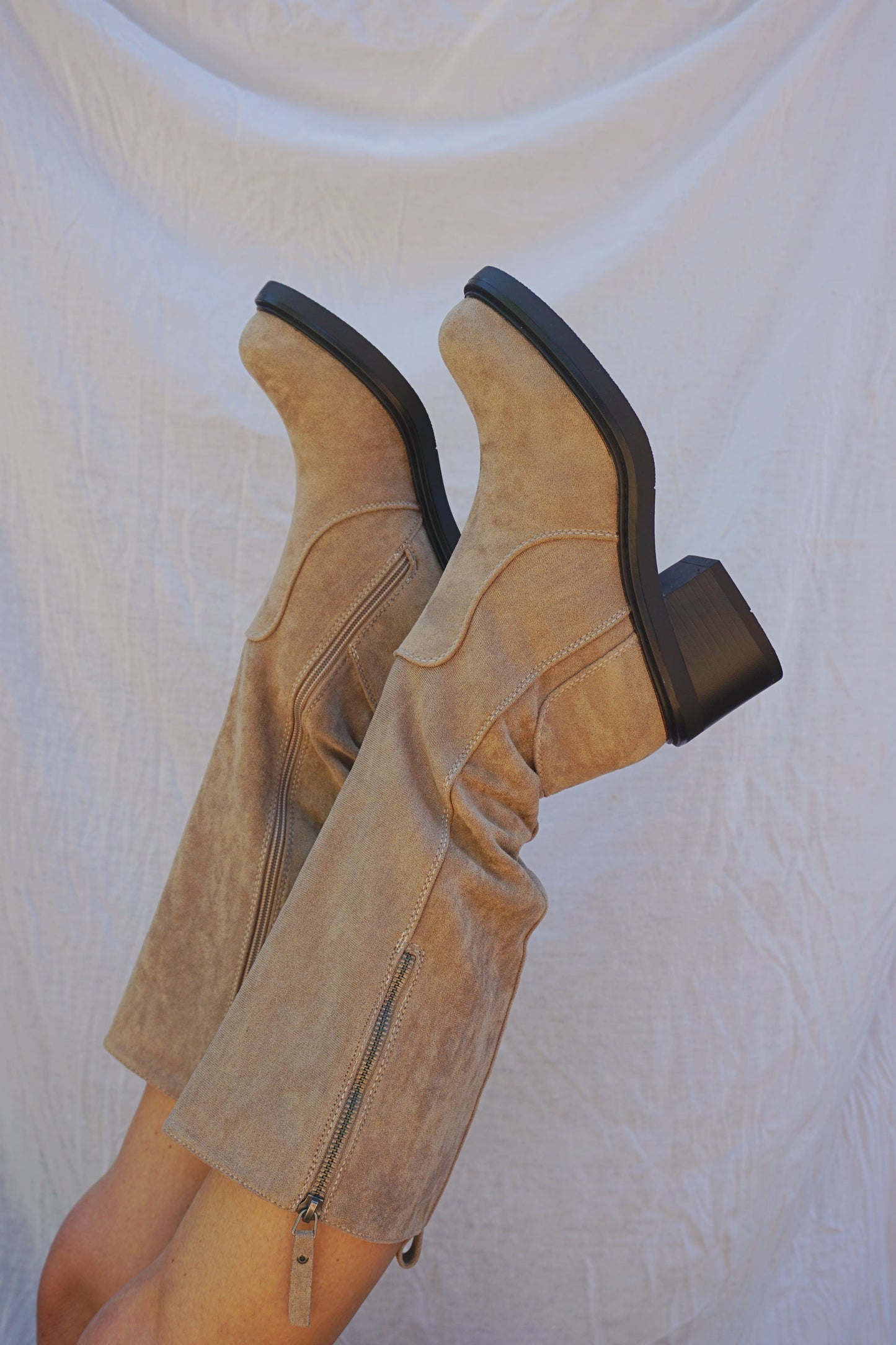 Bottes simili daim crème taupe
