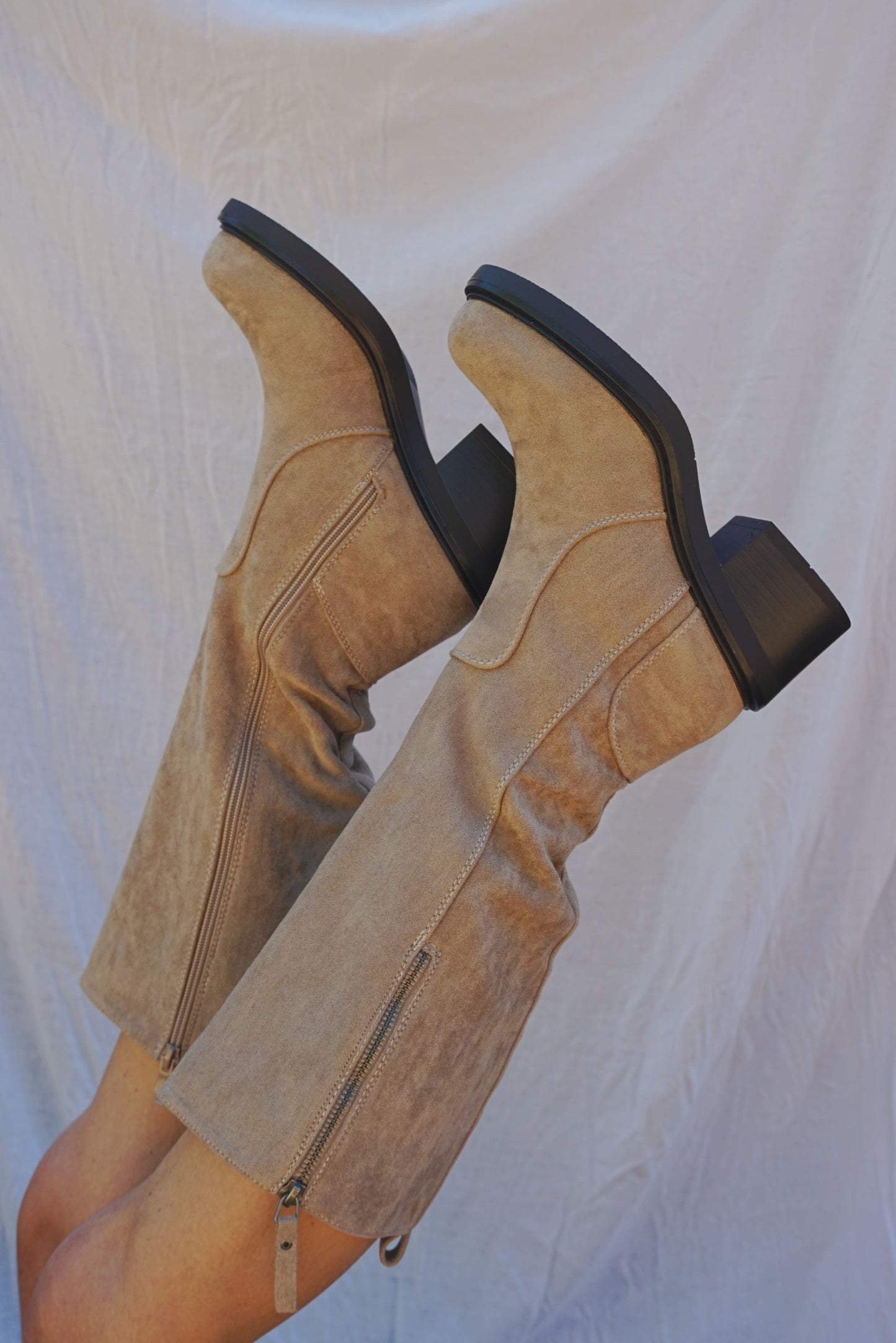 Bottes simili daim crème taupe
