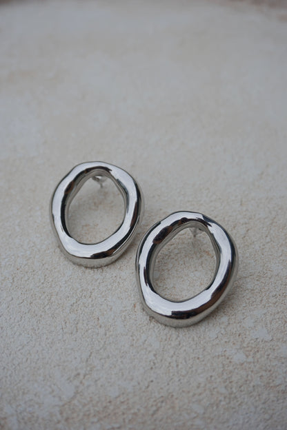 Boucles d’oreilles argentées rond organique