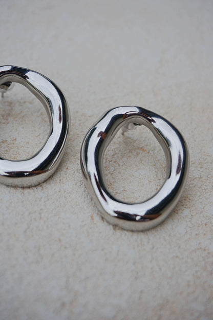 Boucles d’oreilles argentées rond organique
