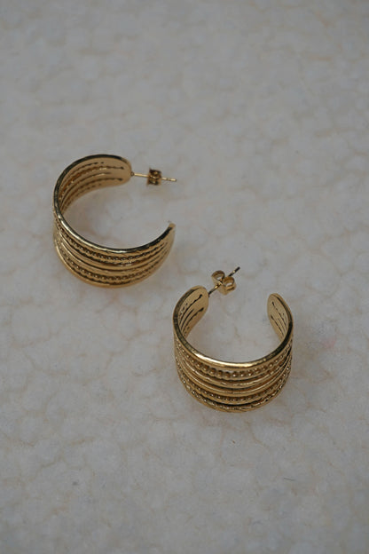 Boucles d'oreilles dorées créoles six anneaux