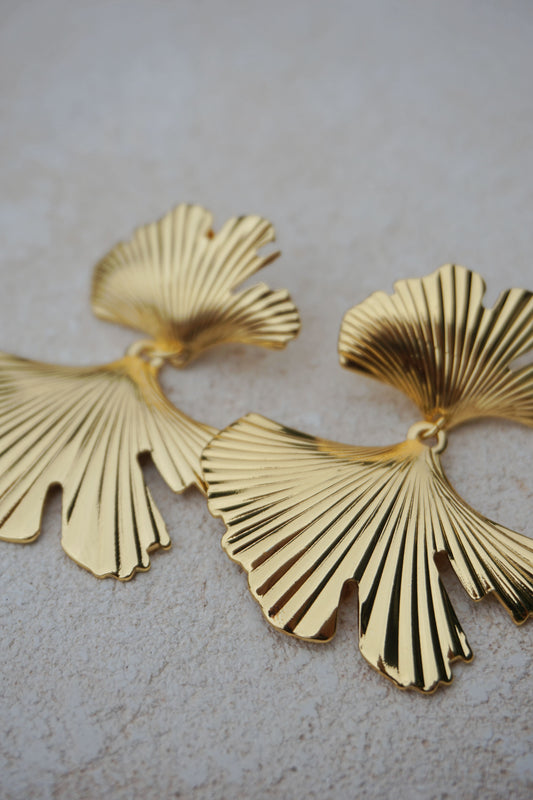Boucles d’oreilles dorées ginkgo fleurs