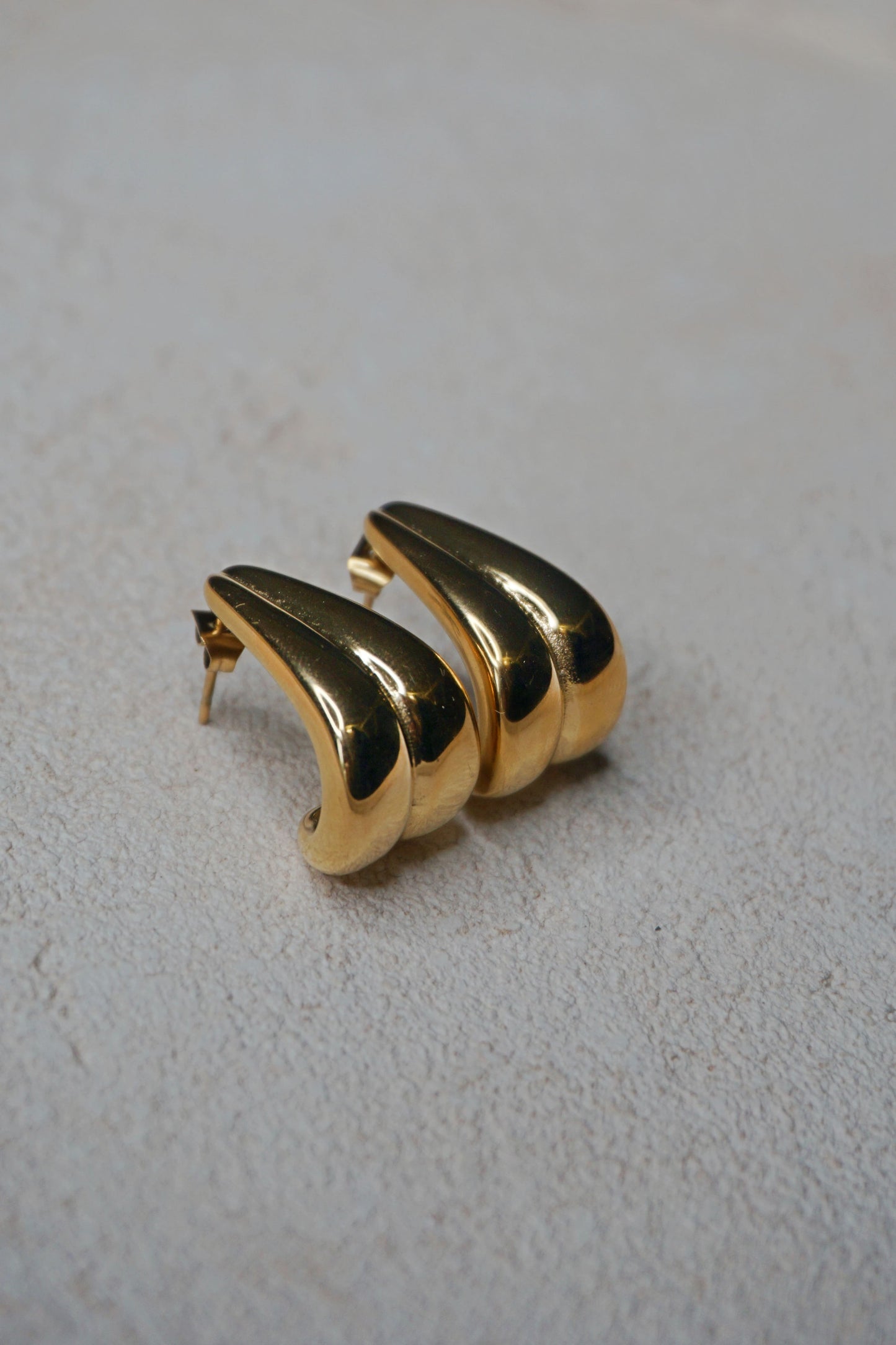 Boucles d'oreilles dorées goutte texturées