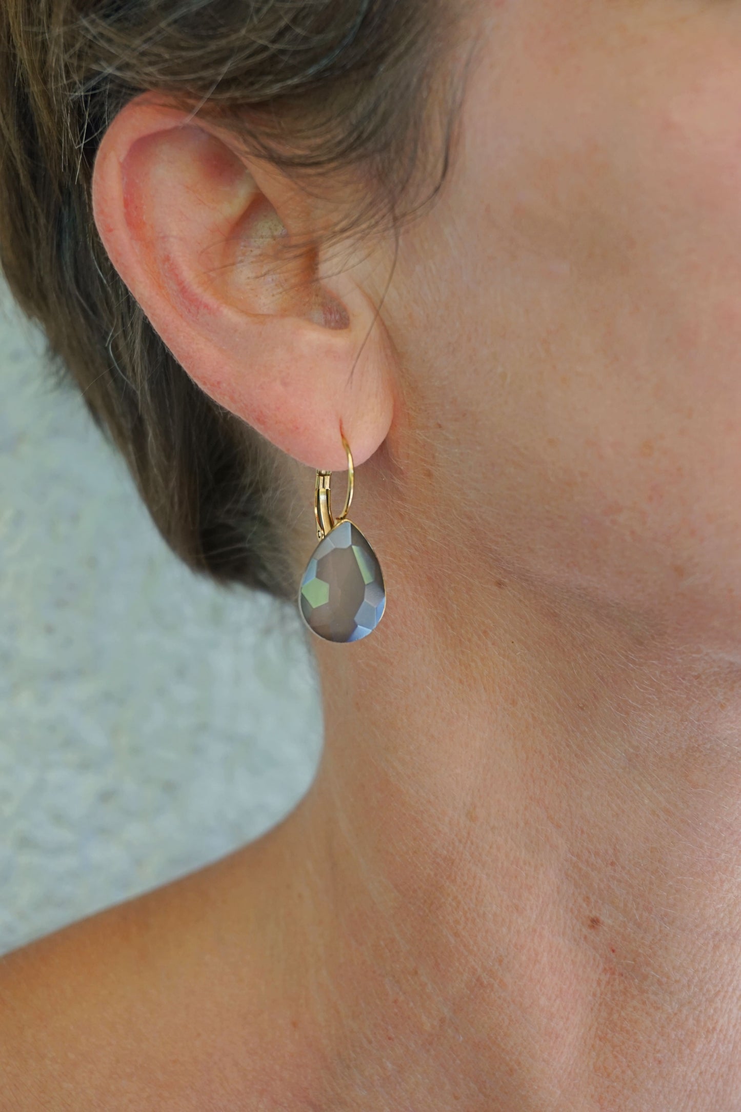 Boucles d'oreilles dorées pendantes marrons