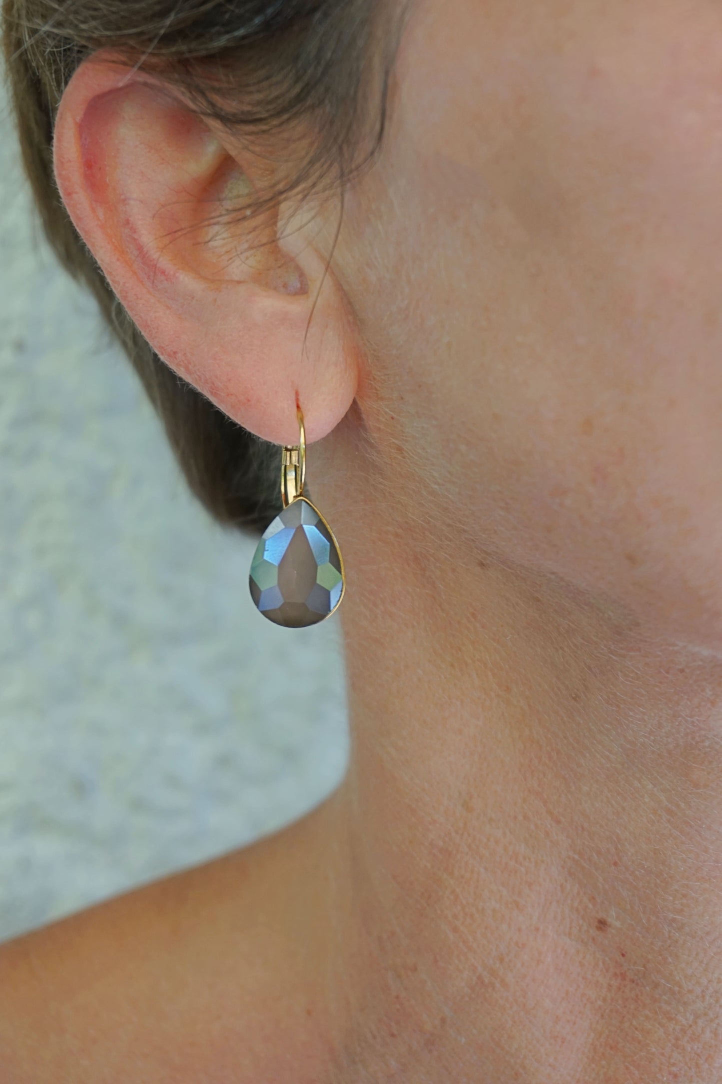 Boucles d'oreilles dorées pendantes marrons