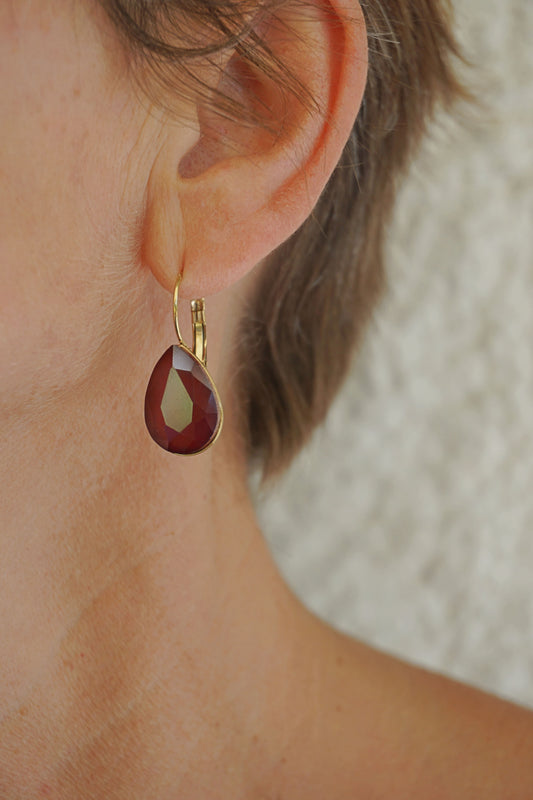 Boucles d'oreilles dorées pendantes prunes