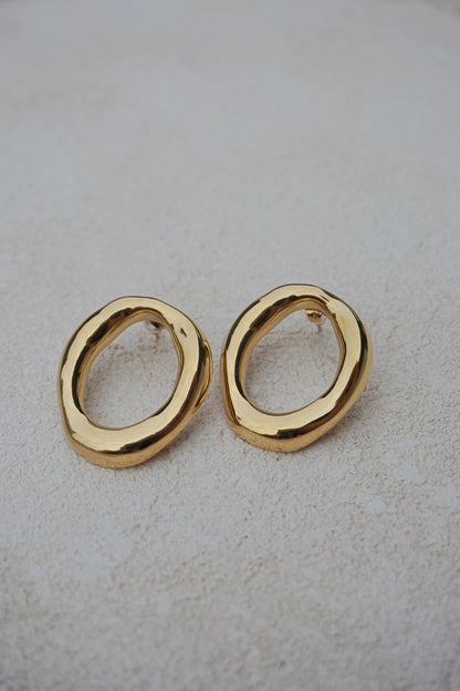 Boucles d’oreilles dorées rond organique