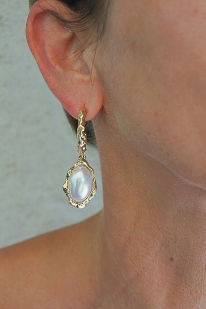 Boucles d'oreilles dorées vintage nacrées