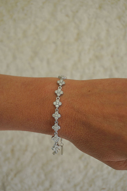 Bracelet argenté et trèfles strass