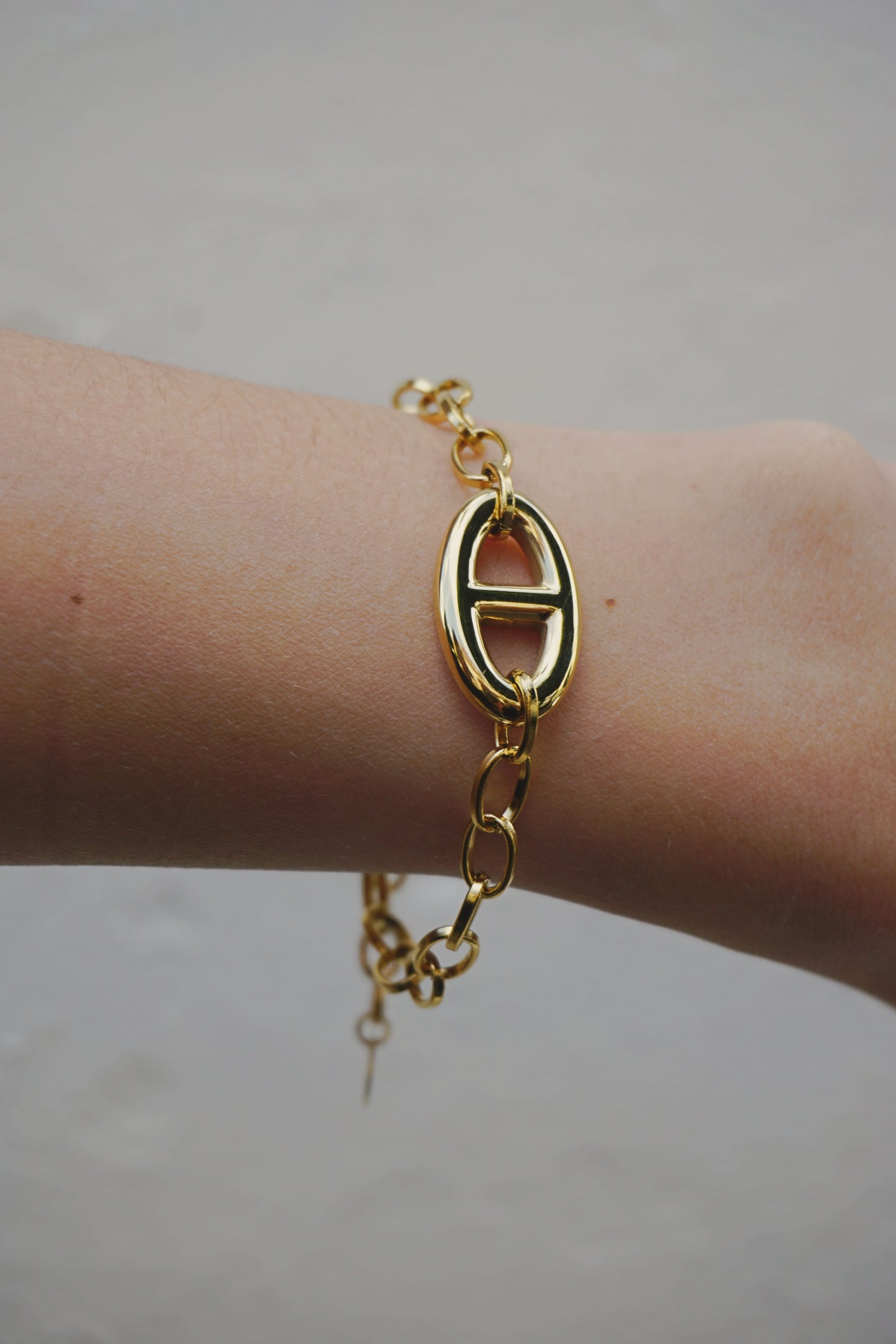 Bracelet doré chaîne et boucle