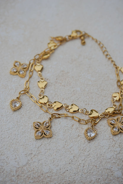 Bracelet doré charms fleurs et cœurs