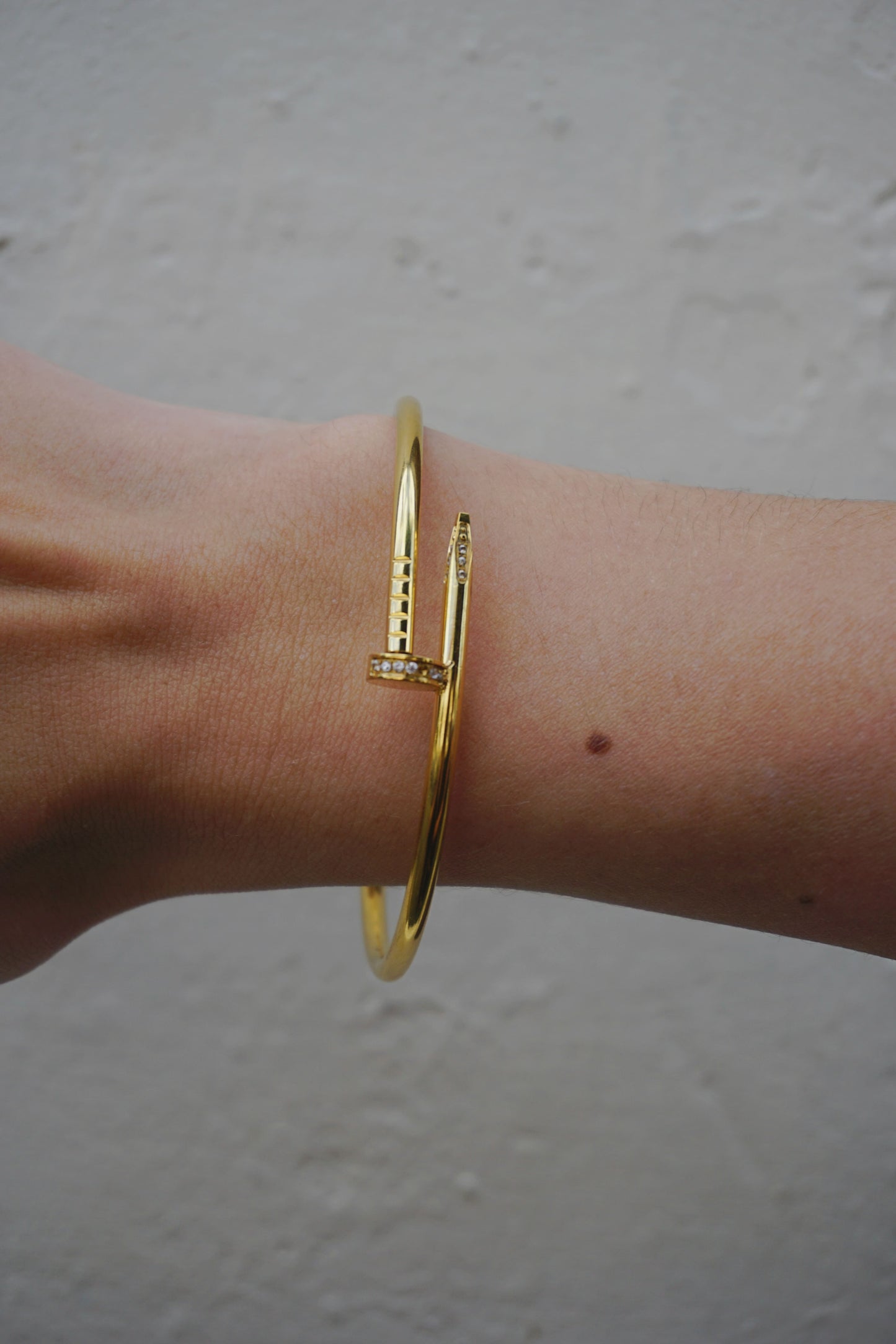 Bracelet doré clou et strass