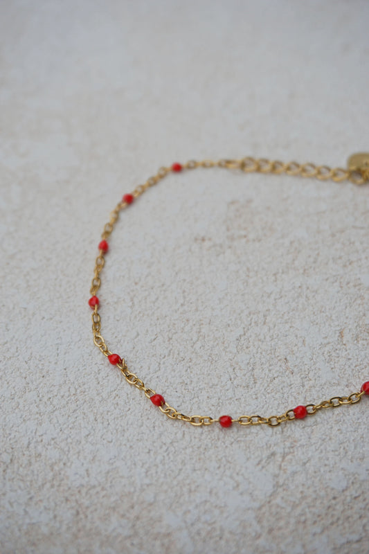Bracelet fin doré petites perles rouges