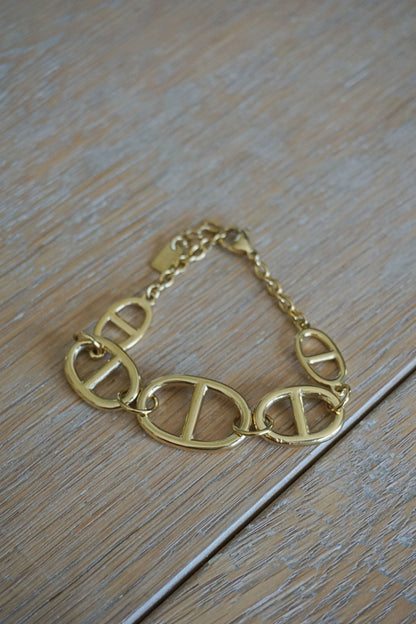 Bracelet doré multiboucles