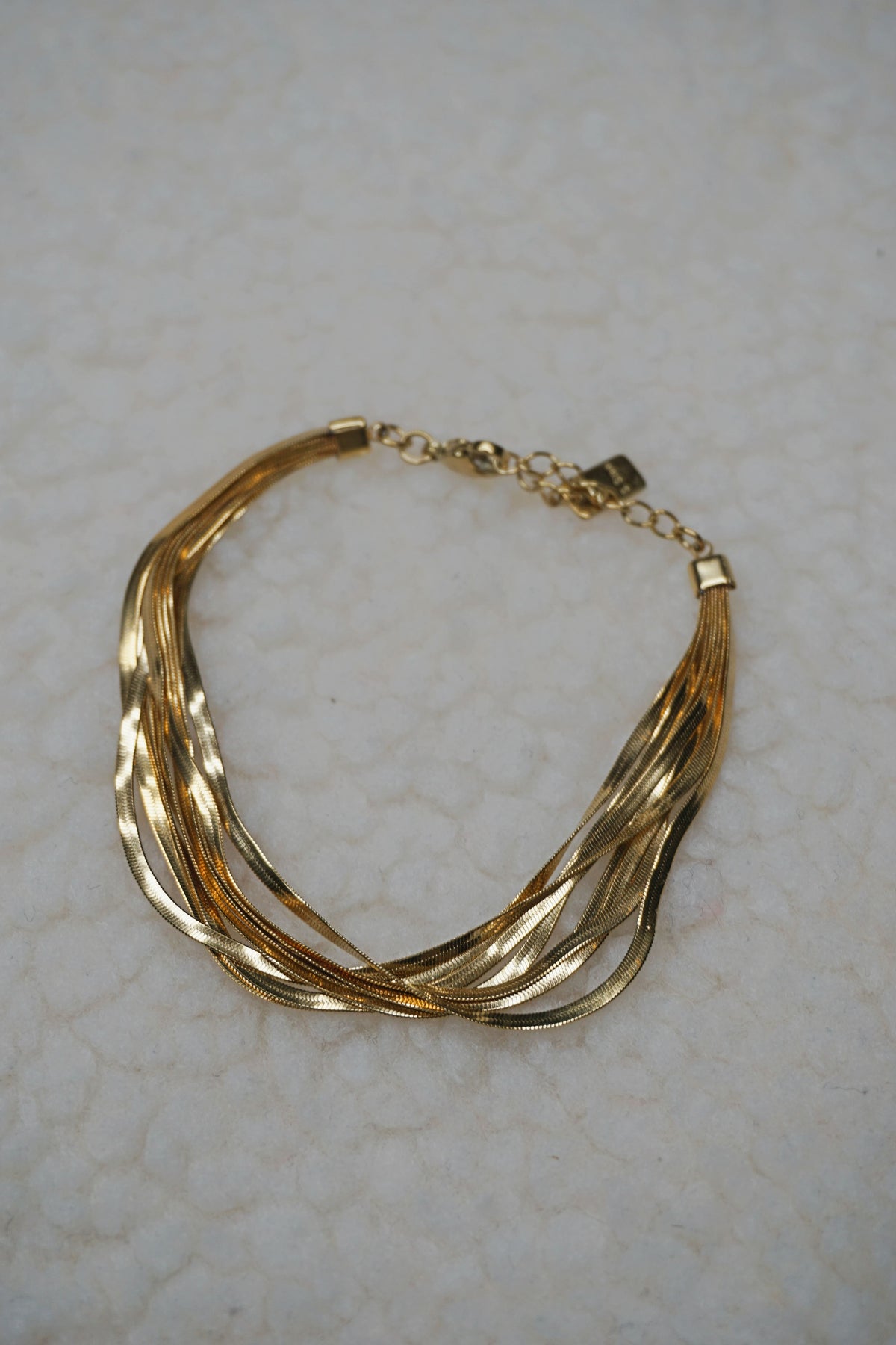 Bracelet doré multiple maille brillante