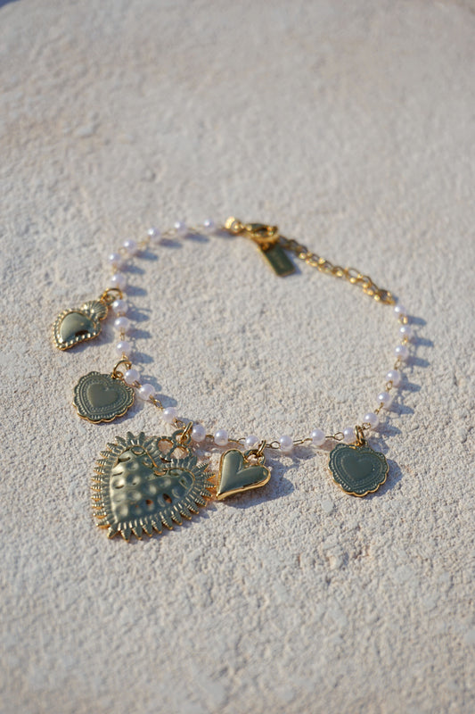 Bracelet doré perles blanches charms cœur