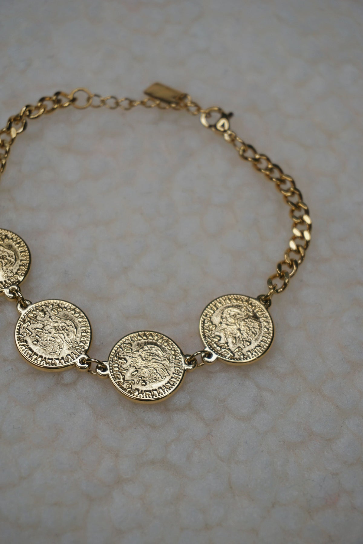 Bracelet doré pièces de monnaie